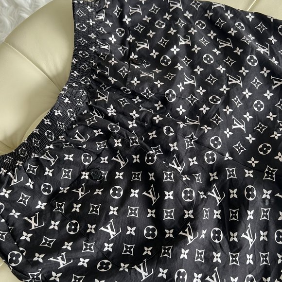 Womens Louis Vuitton Shorts - Picture 4 of 4